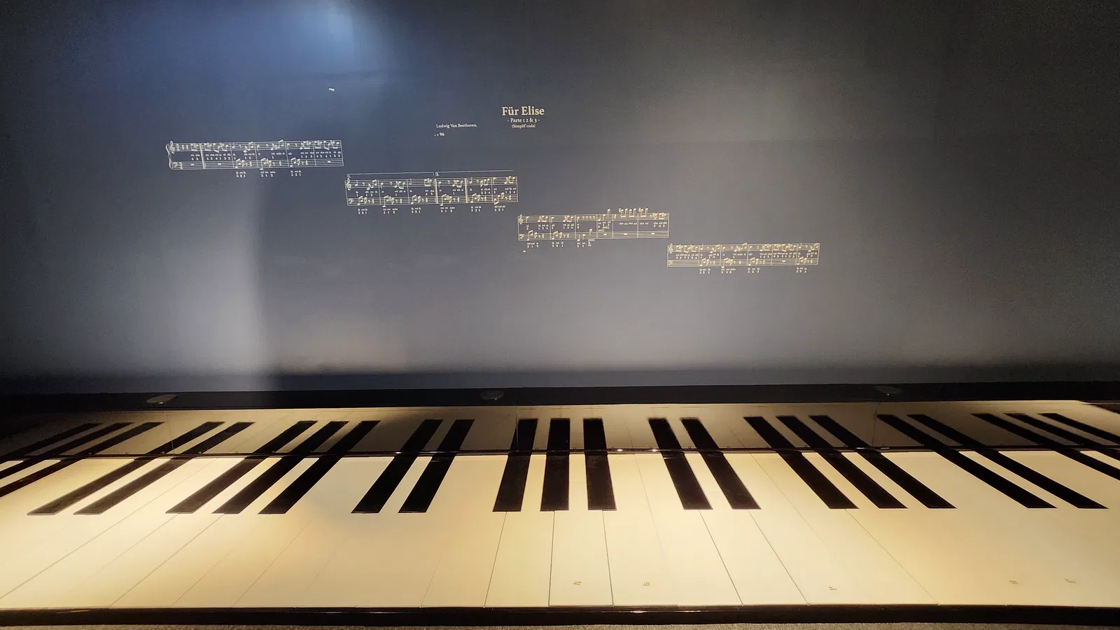 Instalación interactiva Für Elise de Beethoven en la Casa de la Música de Viena en Puebla.